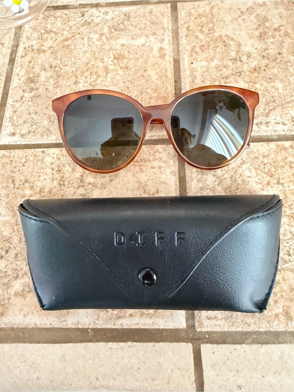 Diff Eyewear Brown Tortoise Round Polarized Sunglasses with Black Case
